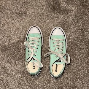 Women's new size 6 platform blueish green low top converse